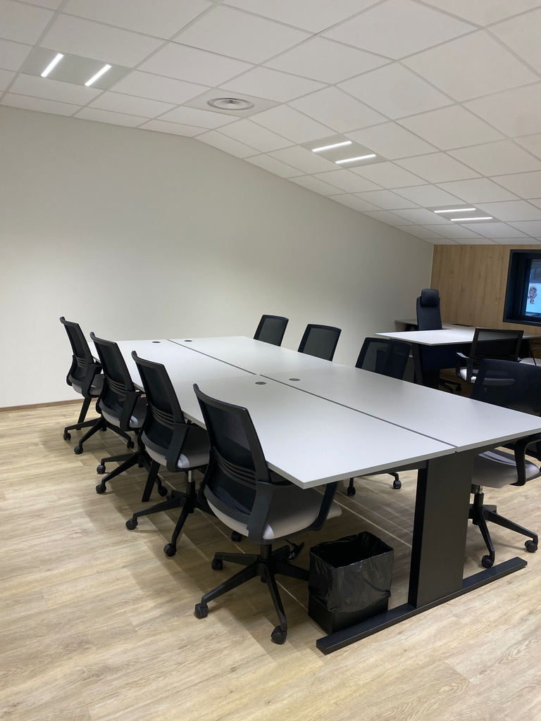 Salle de réunion 4 (Rang d'école)